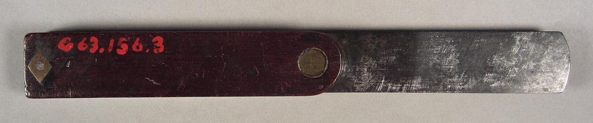 1957.0156.003 Bevel square, side 1