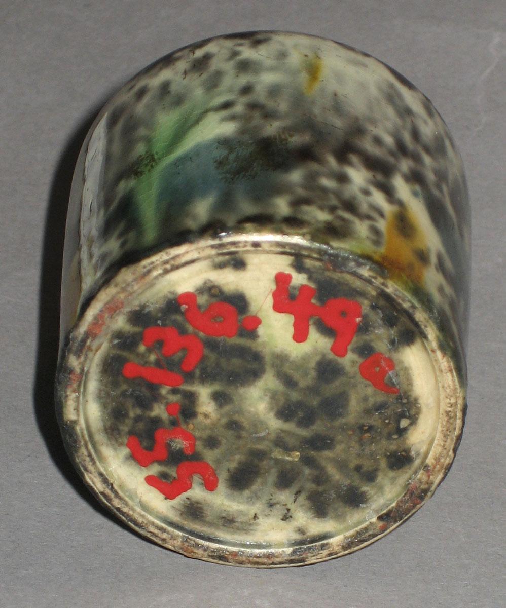 1955.0136.049 A Creamware pot (underside)