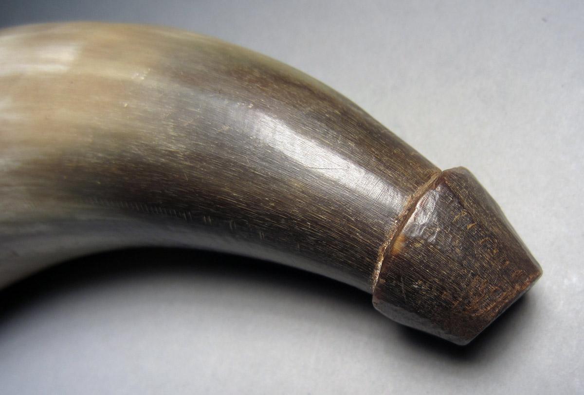 1963.0156.010 Powder horn, Tip