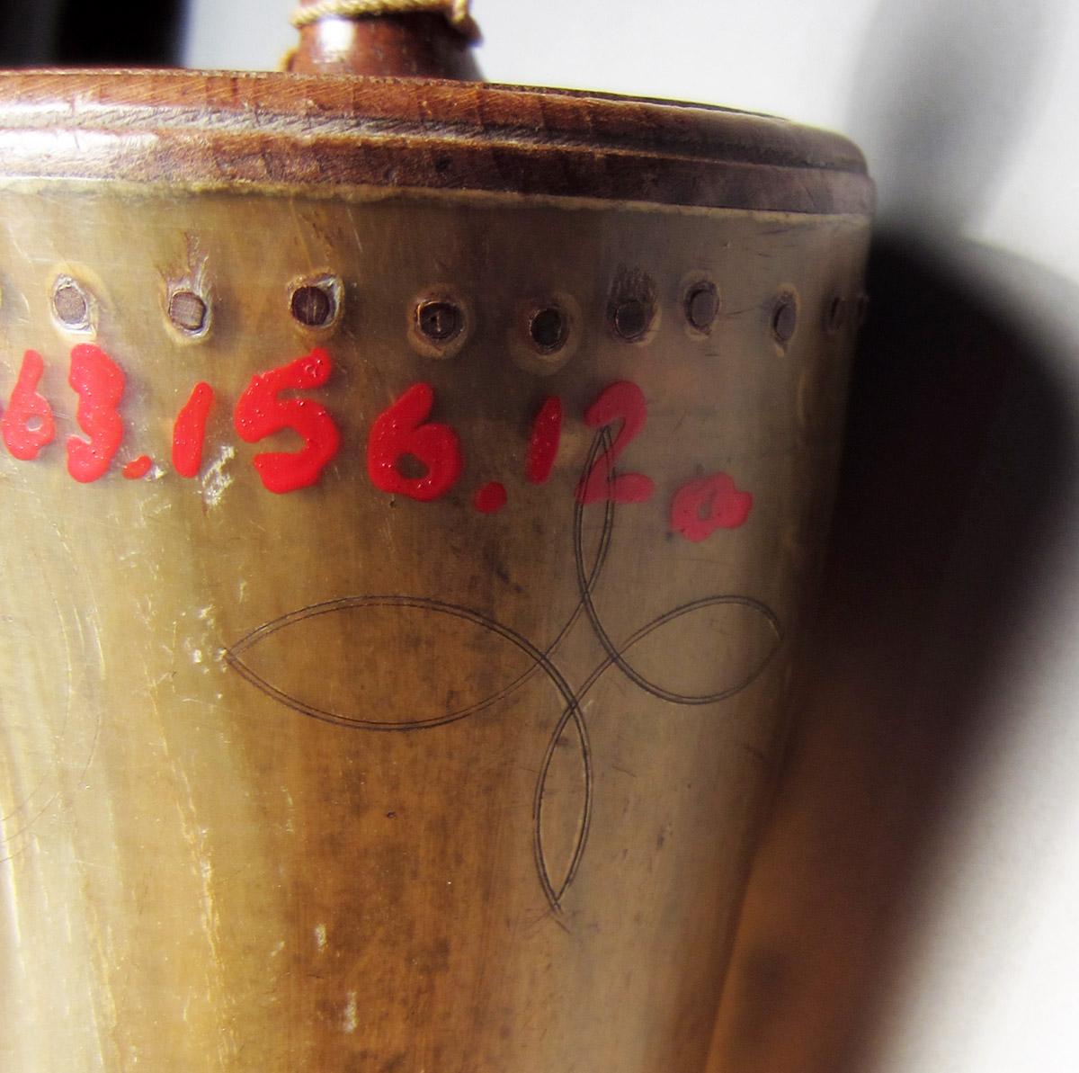 1963.0156.012 A-C Powder horn, Detail 1
