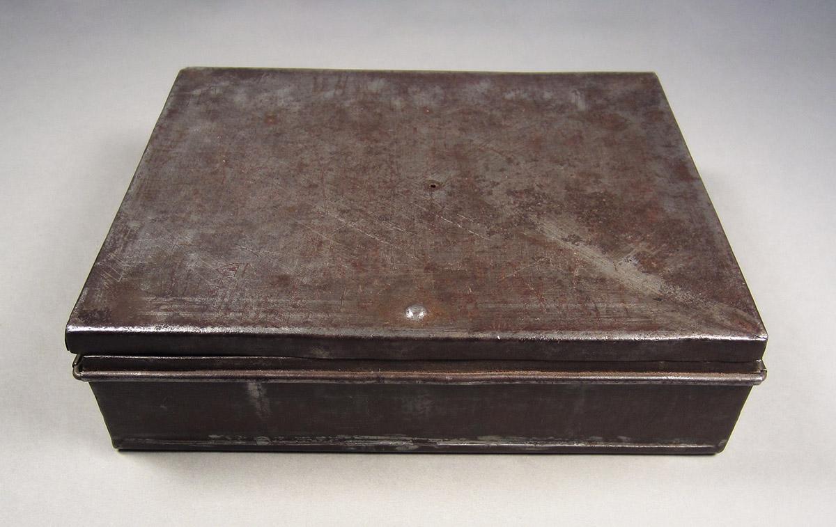 1963.0156.013, Box, angle