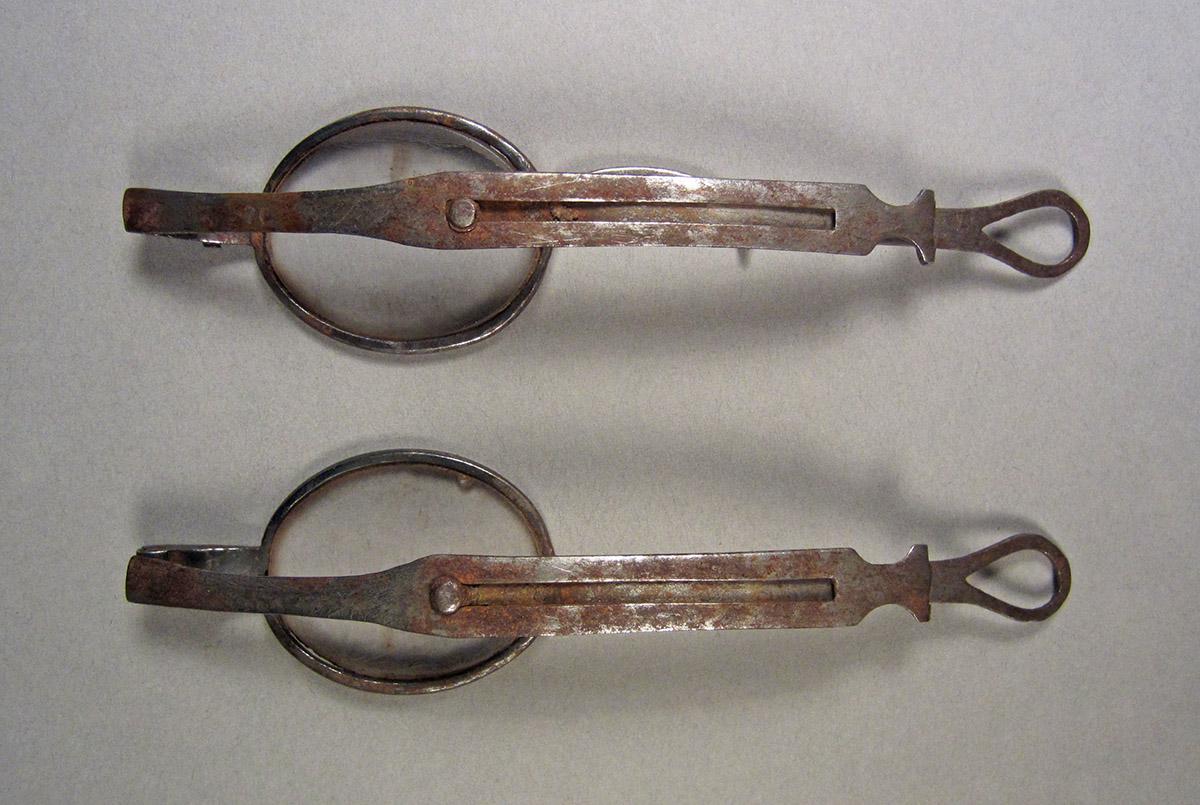 1963.0156.014 A, Eyeglasses, side 1