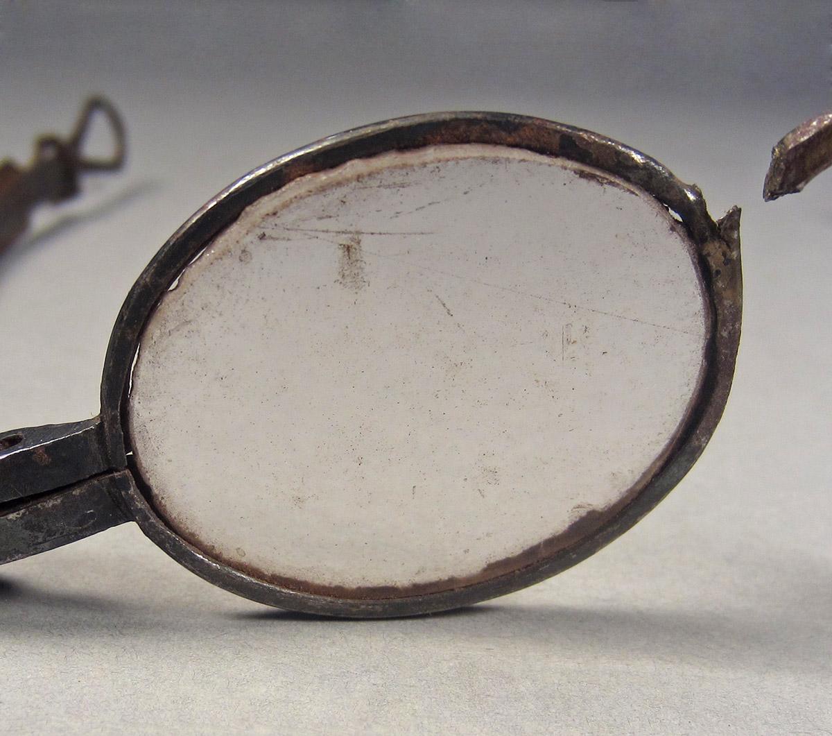 1963.0156.014 A, Eyeglasses, lens