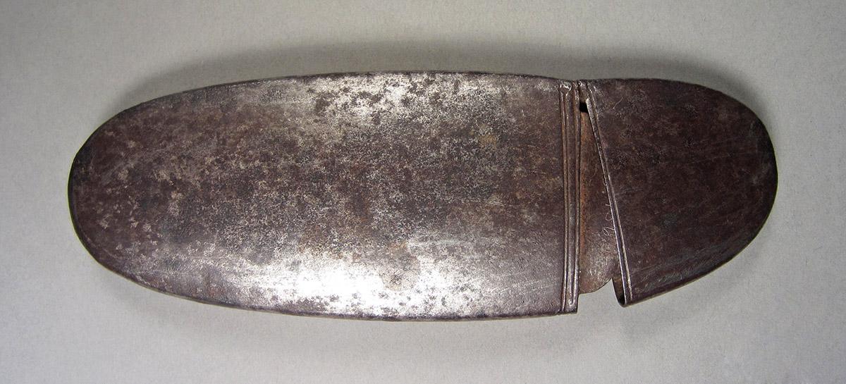 1963.0156.014 B, Eyeglasses case, side 1