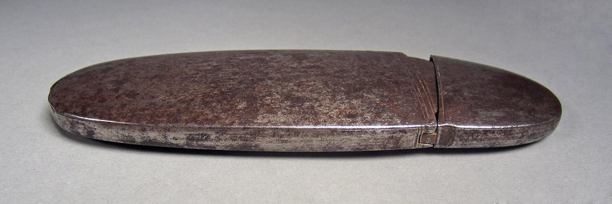 1963.0156.014 B, Eyeglasses case, side 3