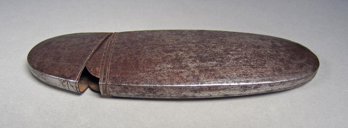 1963.0156.014 B, Eyeglasses case, side 4