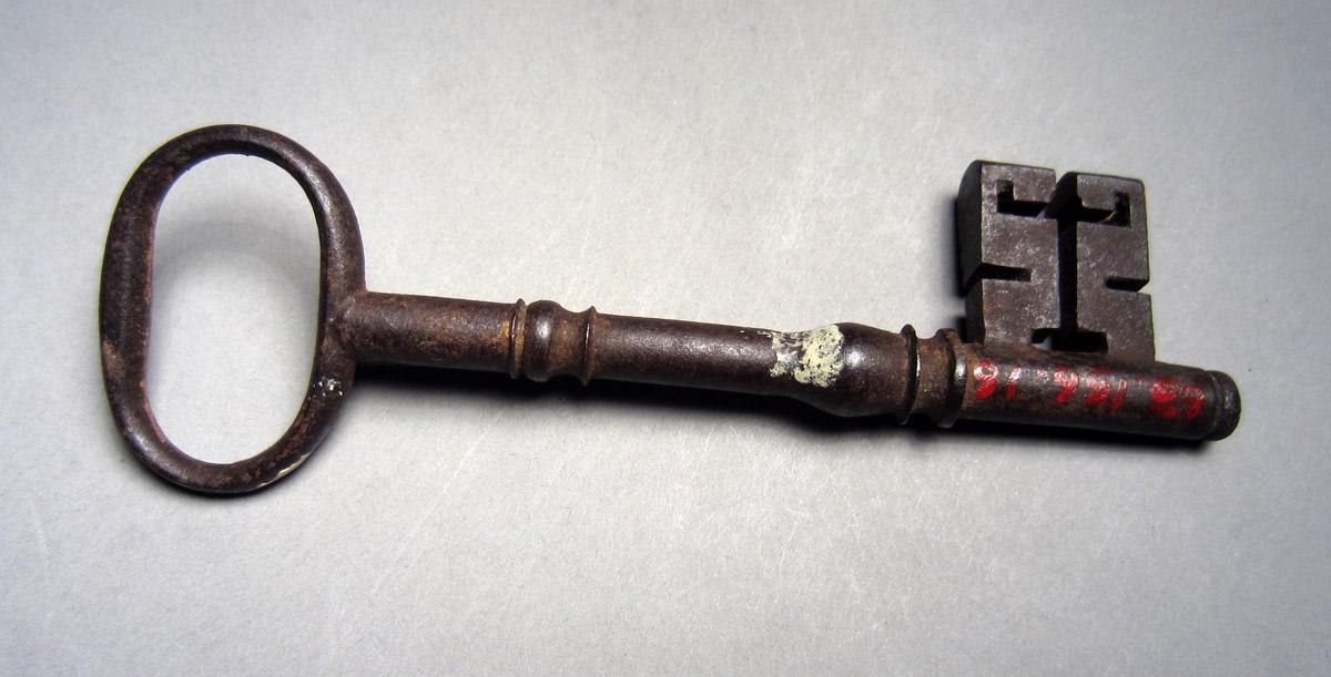 1963.0156.016 Key, View 2