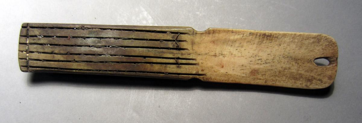 1963.0156.017 Brush, Handle back