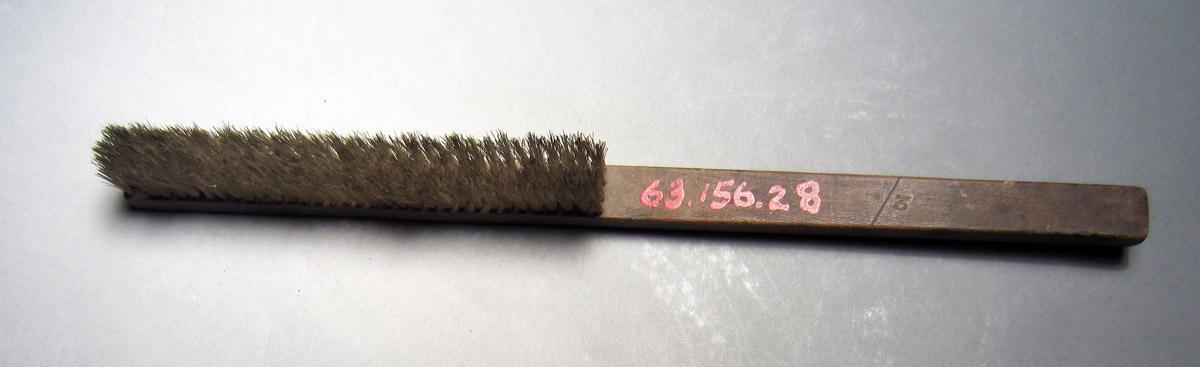 1963.0156.028 Brush, View 1