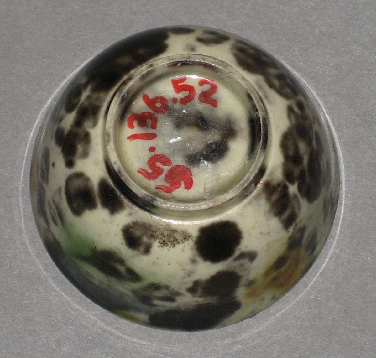 1955.0136.052 Miniature teabowl (underside)