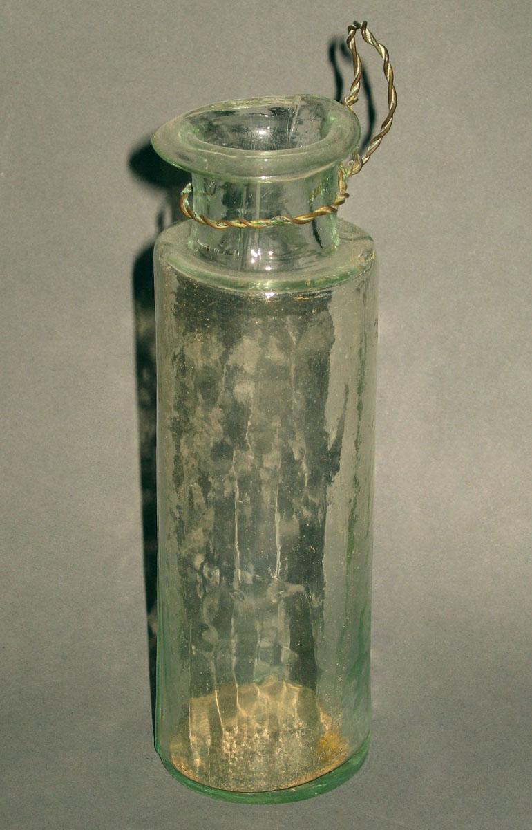 1963.0156.033 Glass jar