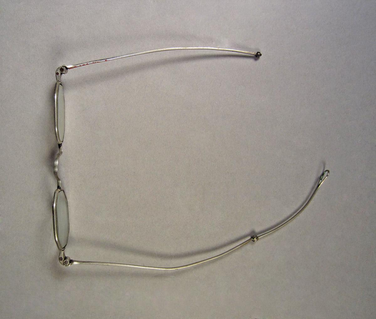 1963.0156.040 B, Eyeglasses, top