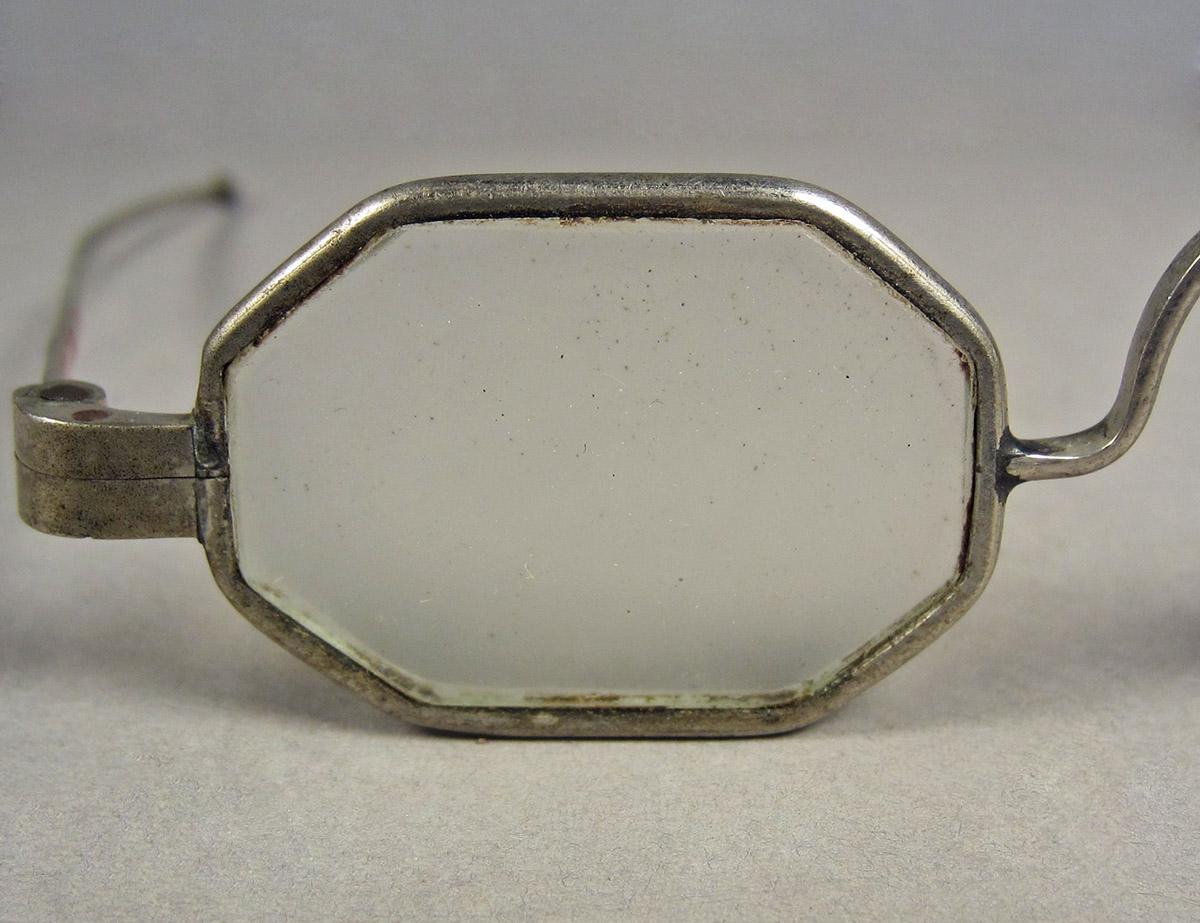 1963.0156.040 B, Eyeglasses, lens detail