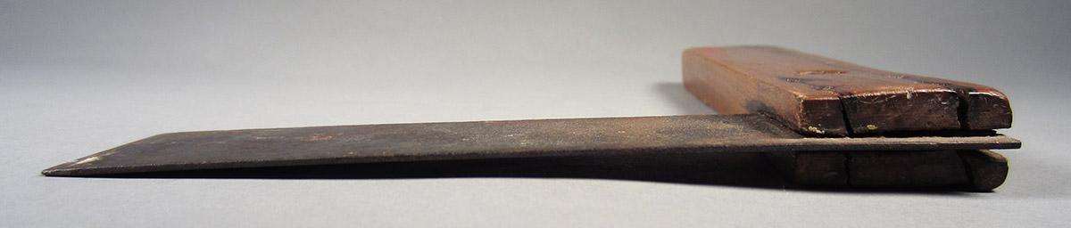1963.0156.050 Square, blade edge