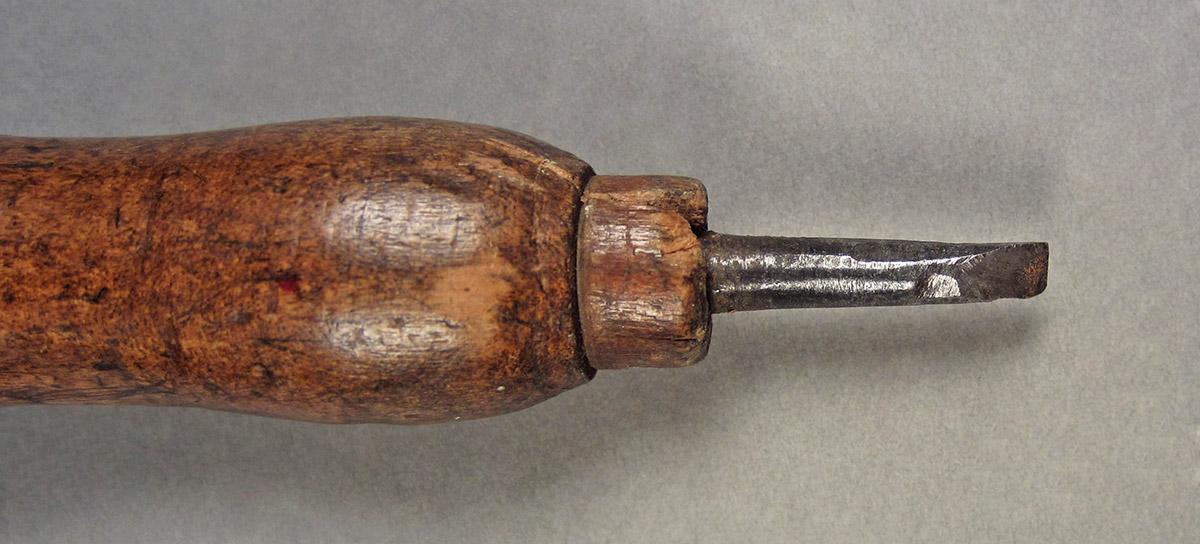 1963.0156.057, Turning chisel, blade side 1