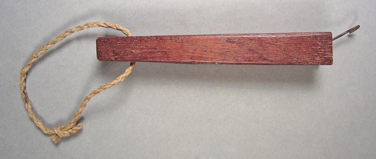 1963.0156.065, Pendulum hanger, side 2