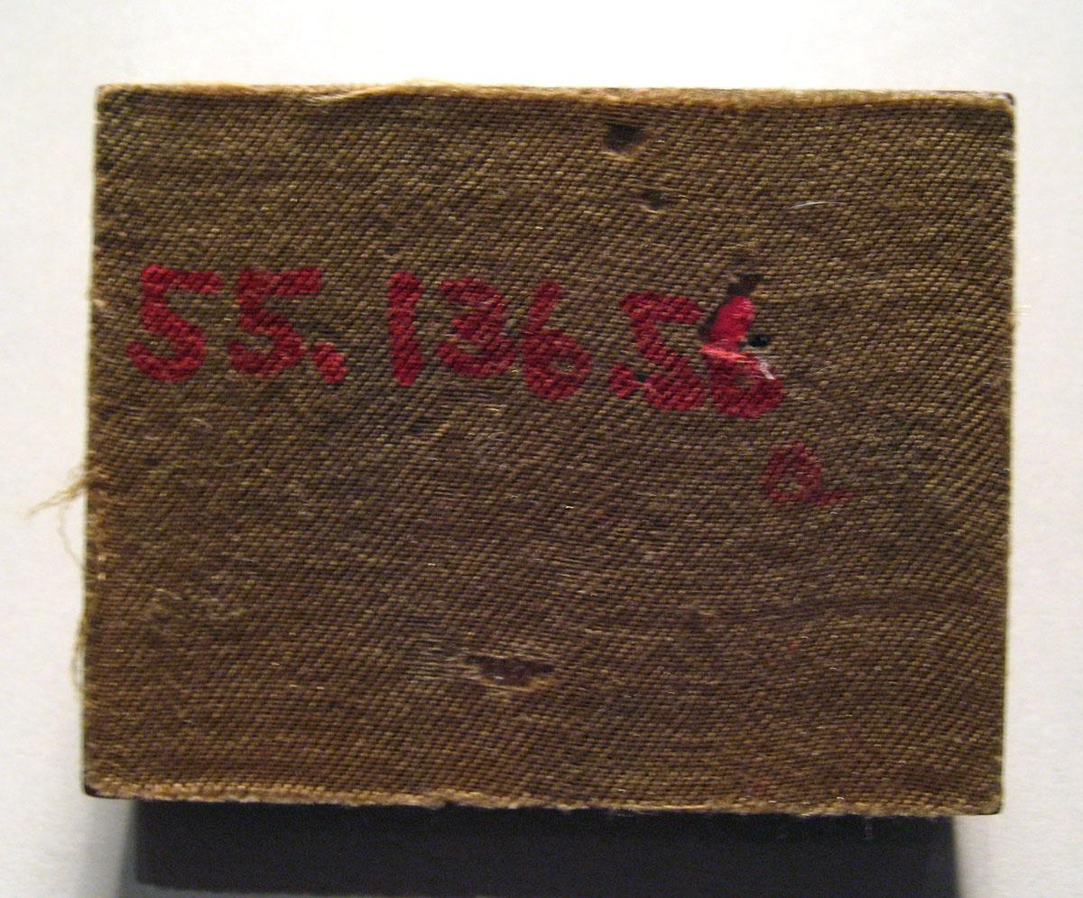 1955.0136.056 A Tray underside