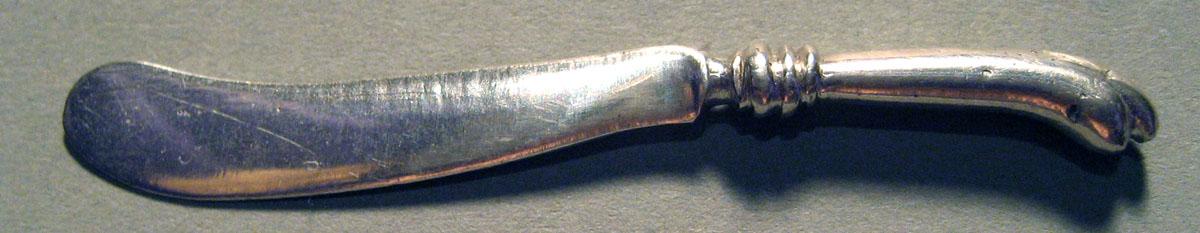 1955.0136.056 C Silver Knife side 1