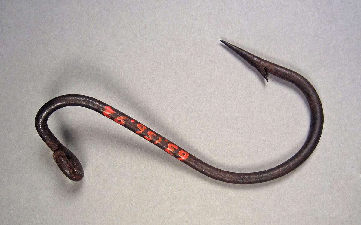 1963.0156.092, Fish hook, side 1