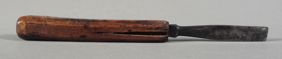 1963.0156.103 Chisel, side 1