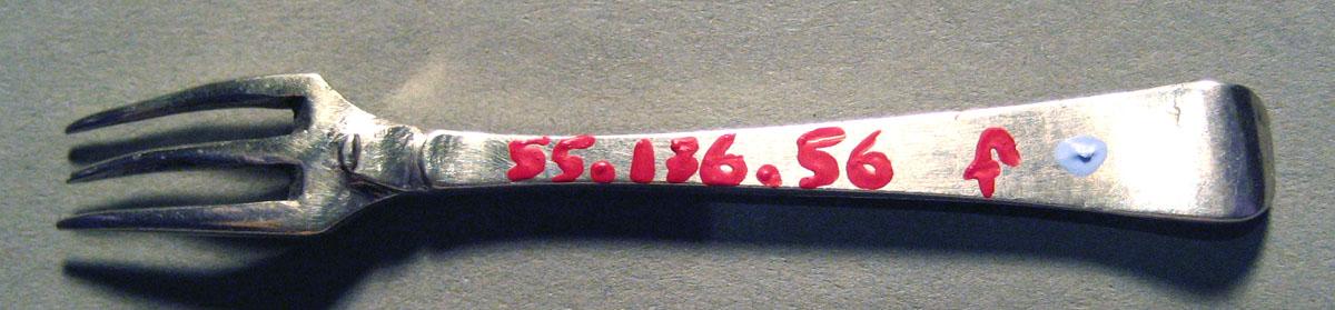 1955.0136.056 F Silver Fork underside