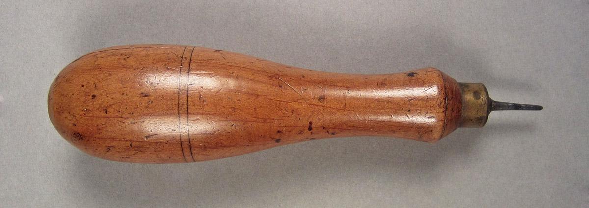 1963.0156.127, Brad awl, side 1