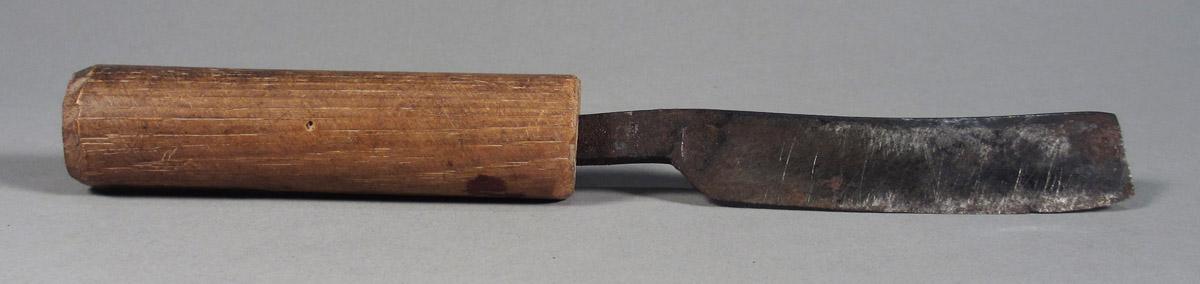 1963.0156.137 Cutting tool, side 1