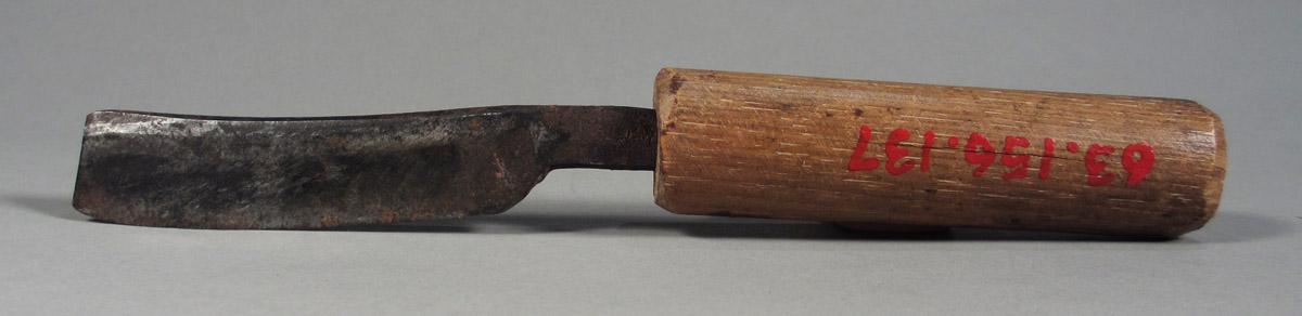 1963.0156.137 Cutting tool, side 2
