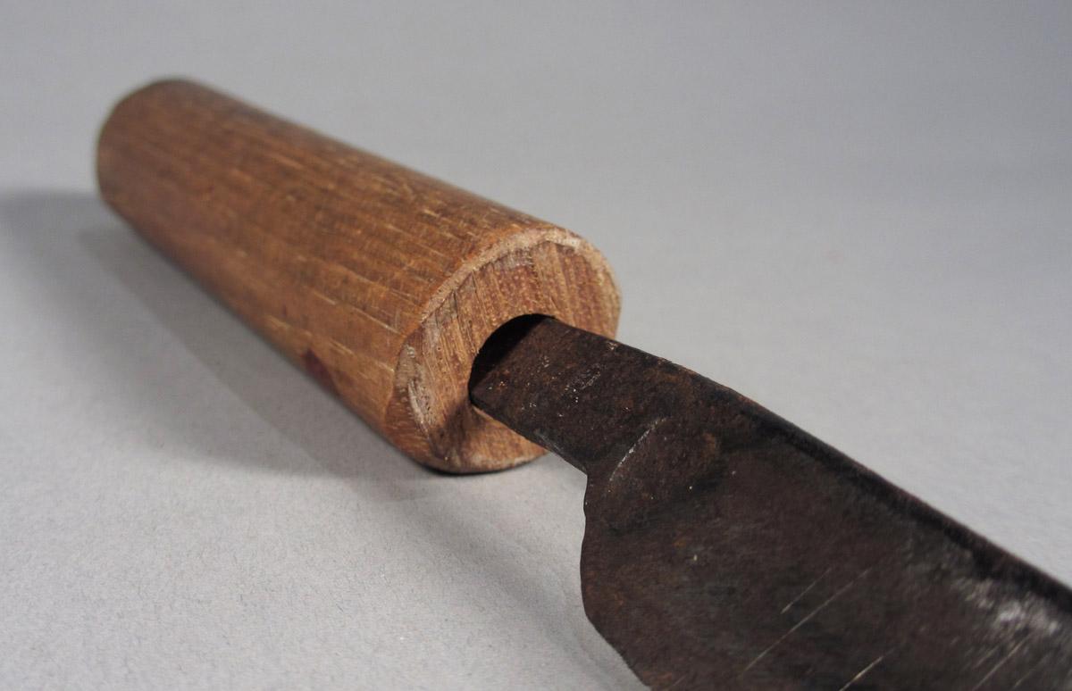 1963.0156.137 Cutting tool, tang