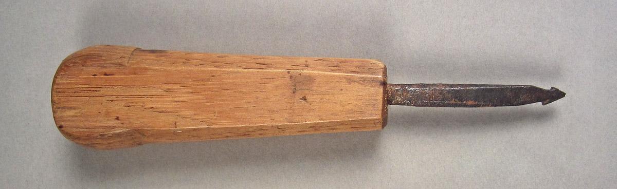 1963.0156.138, Rasp, side 3
