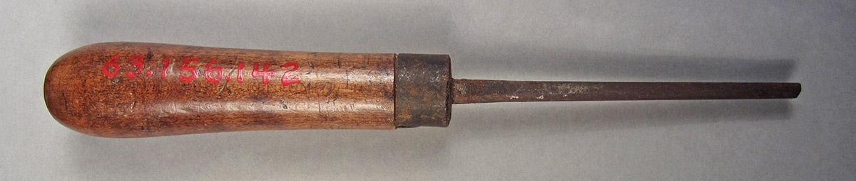 1963.0156.142, Lathe tool, side 2