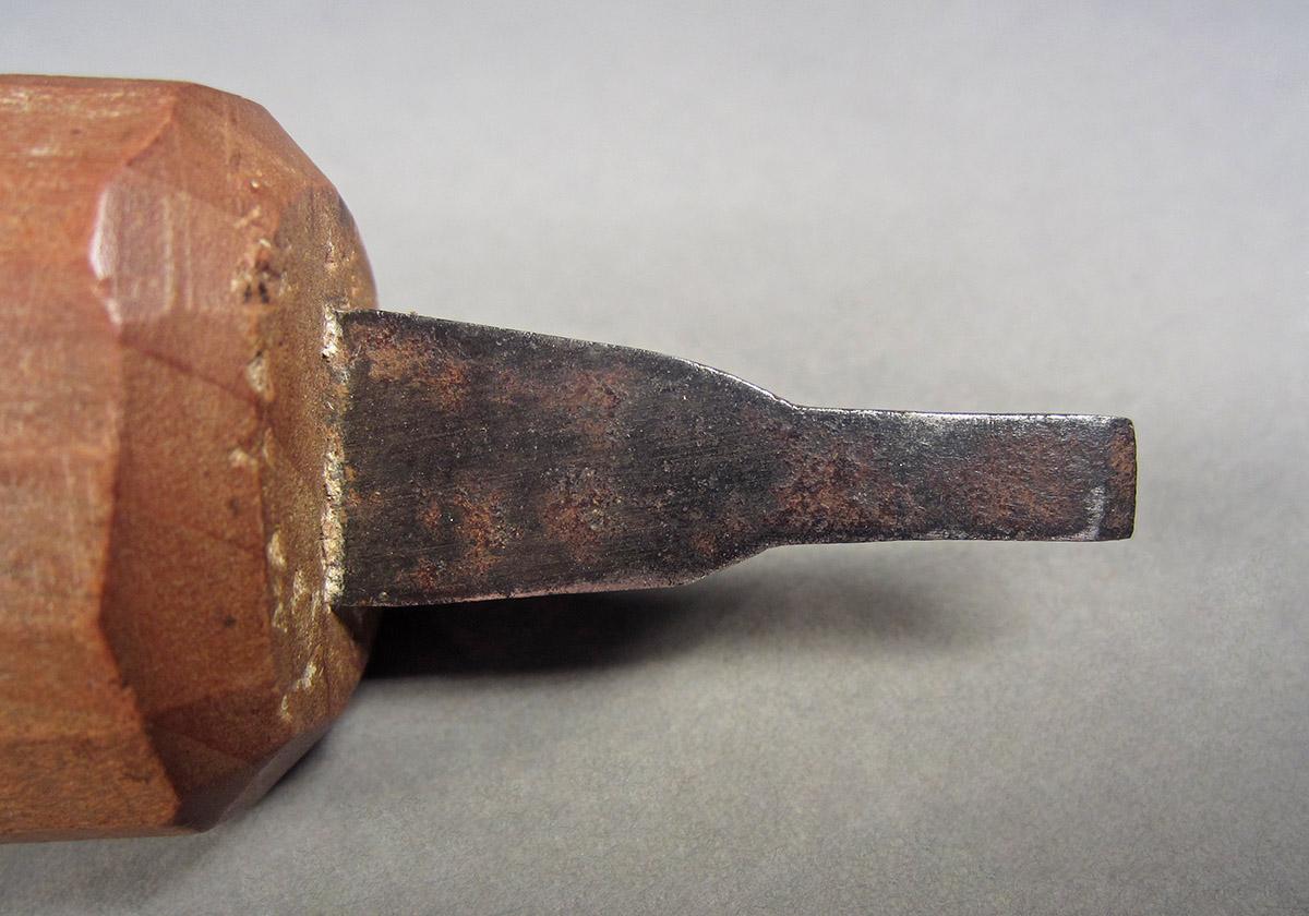 1963.0156.146, Turning chisel, blade side 1