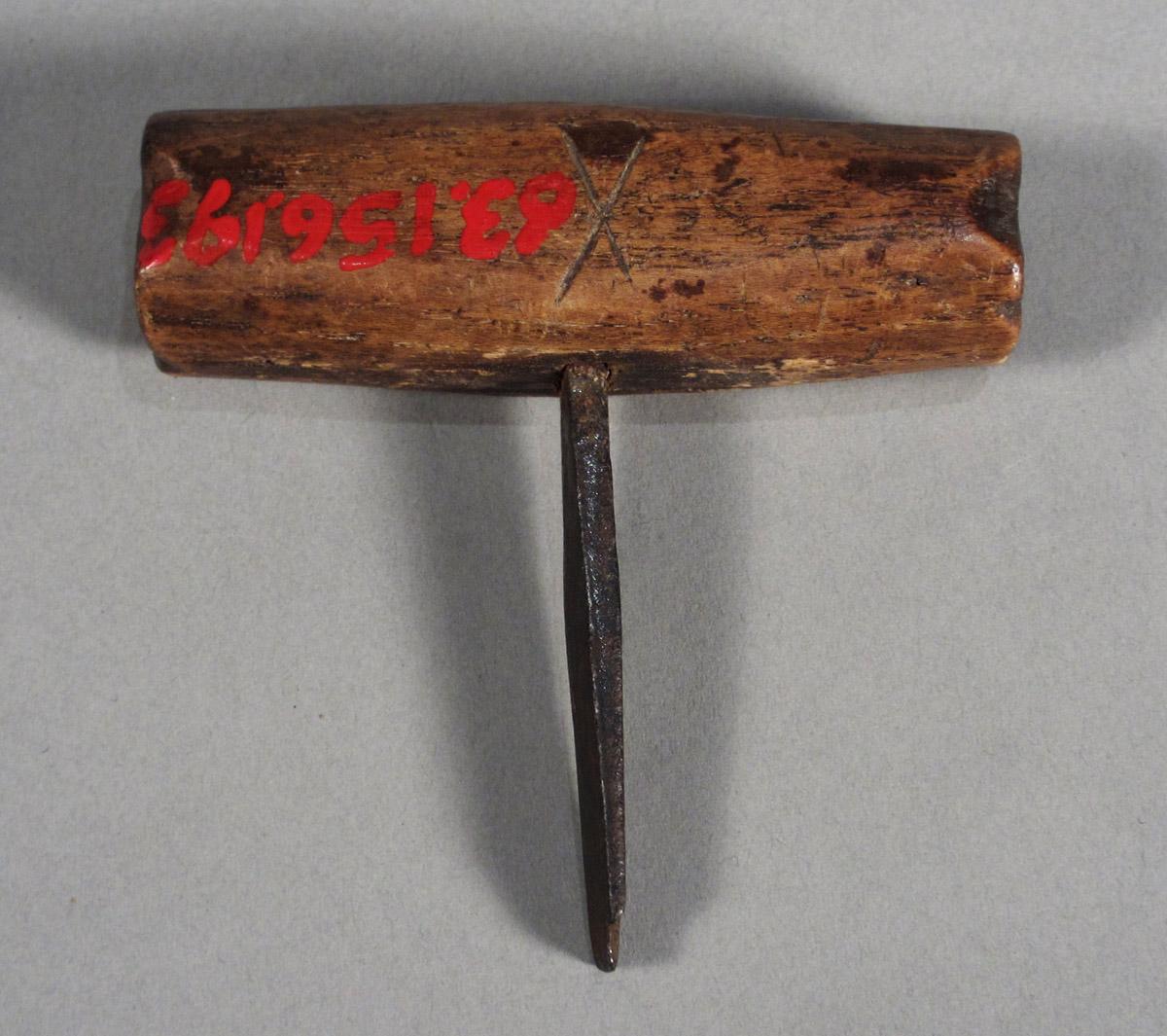 1963.0156.193 Turnscrew, bottom view