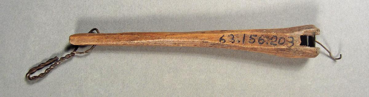 1963.0156.203, Pendulum hanger, side 1