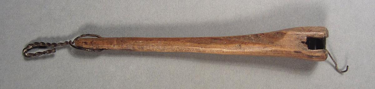1963.0156.203, Pendulum hanger, side 2