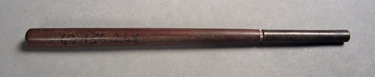 1963.0156.268, Tool handle, side 2