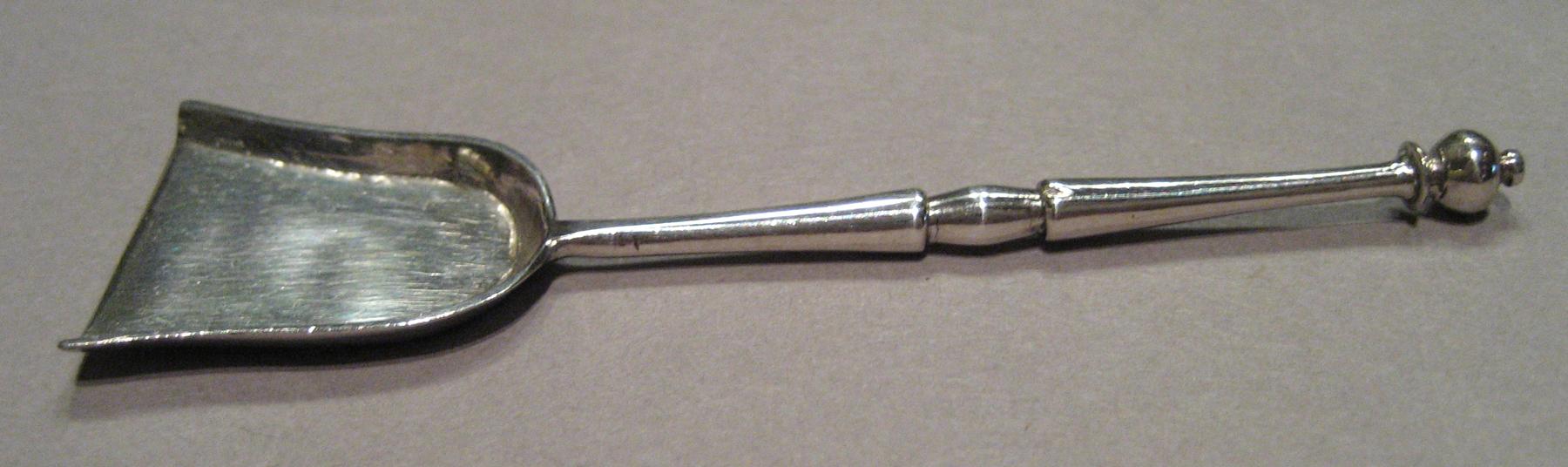 1955.0136.006 D Shovel