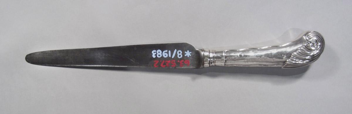1963.0527.002 Knife, underside