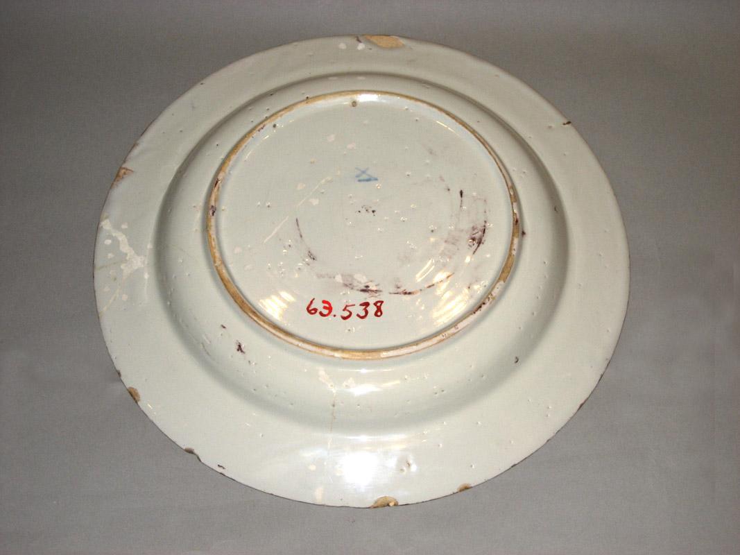 1963.0538 Plate underside
