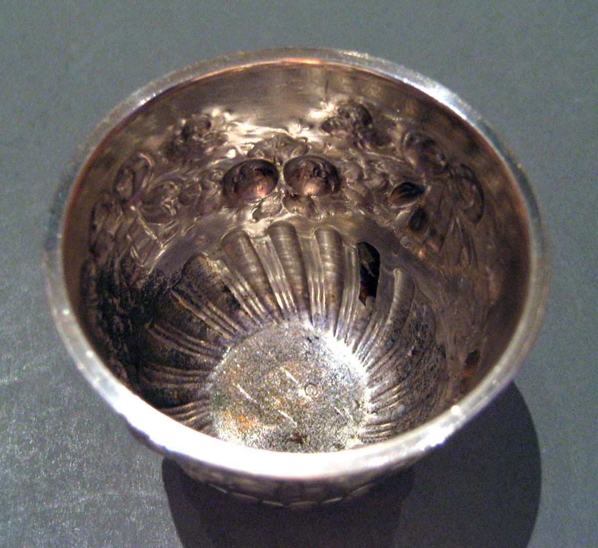 1955.0136.070 Silver Beaker interior
