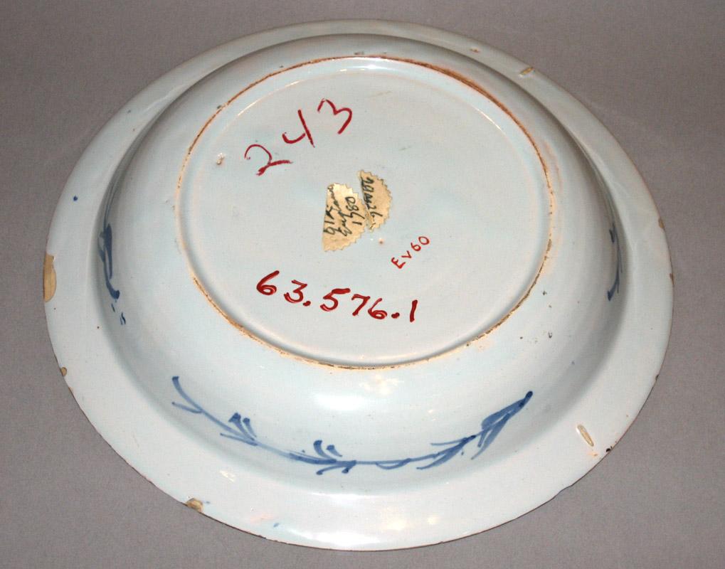 1963.0576.001 plate or bowl underside