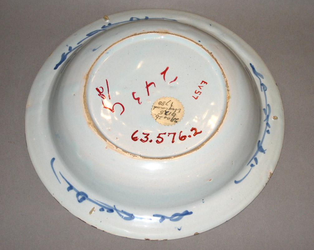 1963.0576.002 plate or bowl underside
