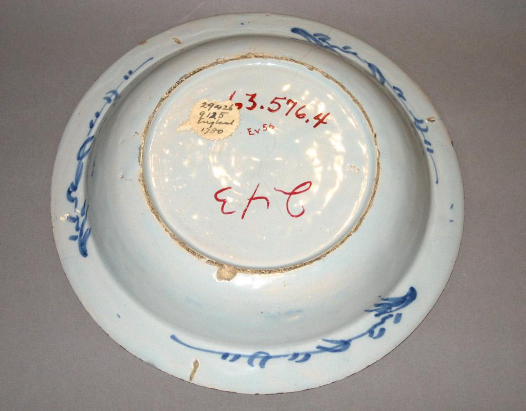 1963.0576.004 plate or bowl underside