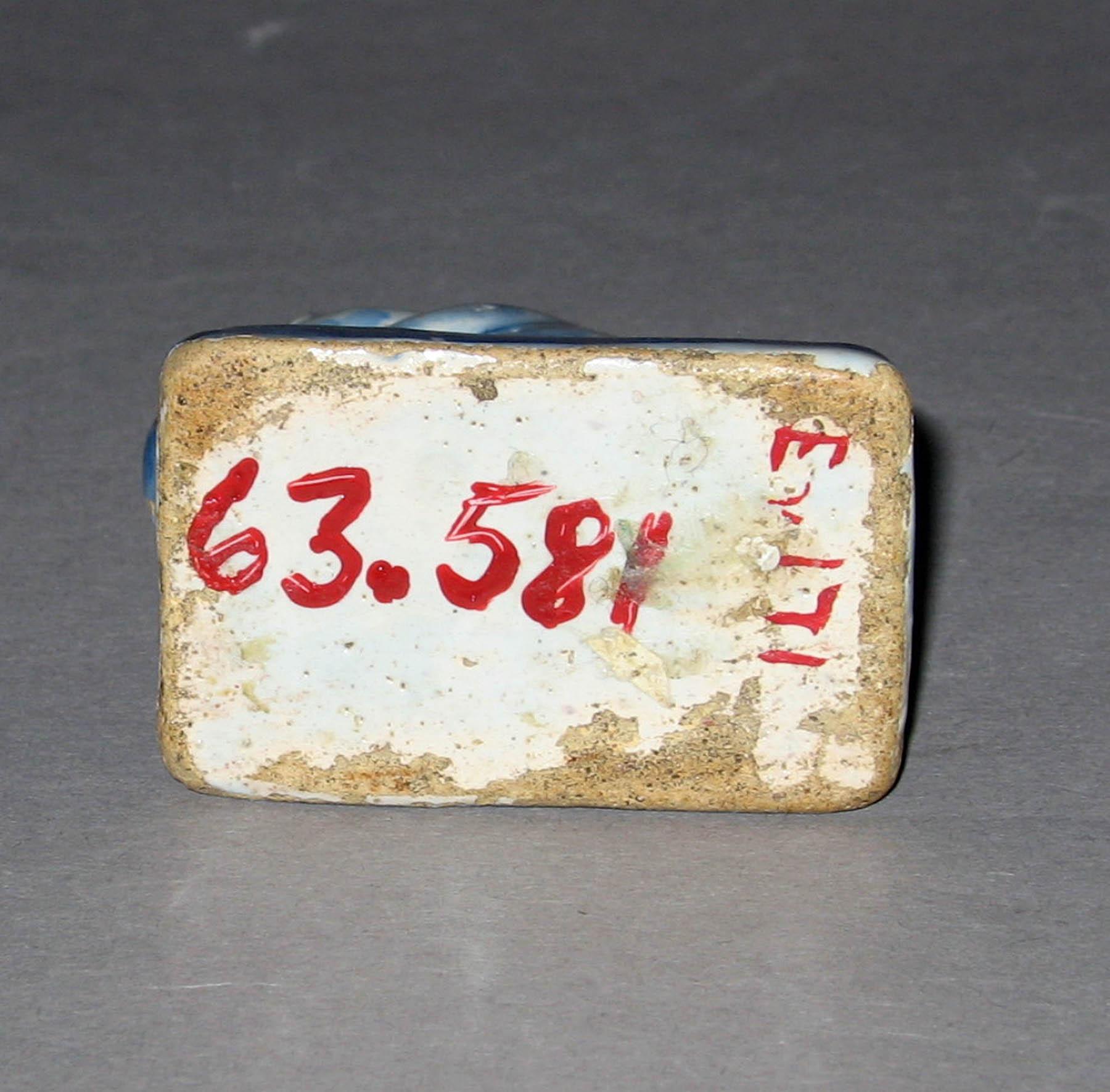 1963.0581 Earthenware squirrel (underside)