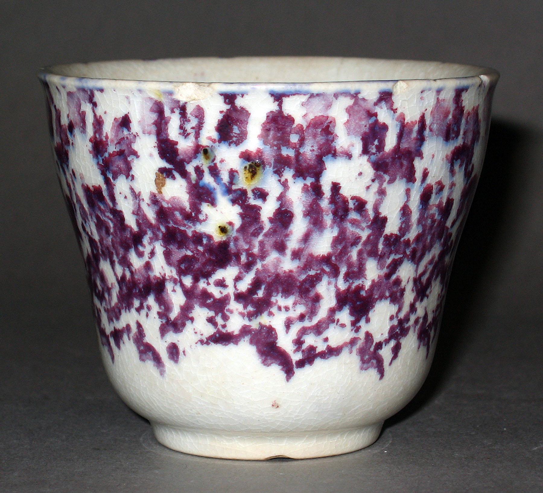 1963.0589 B Spatterware teabowl