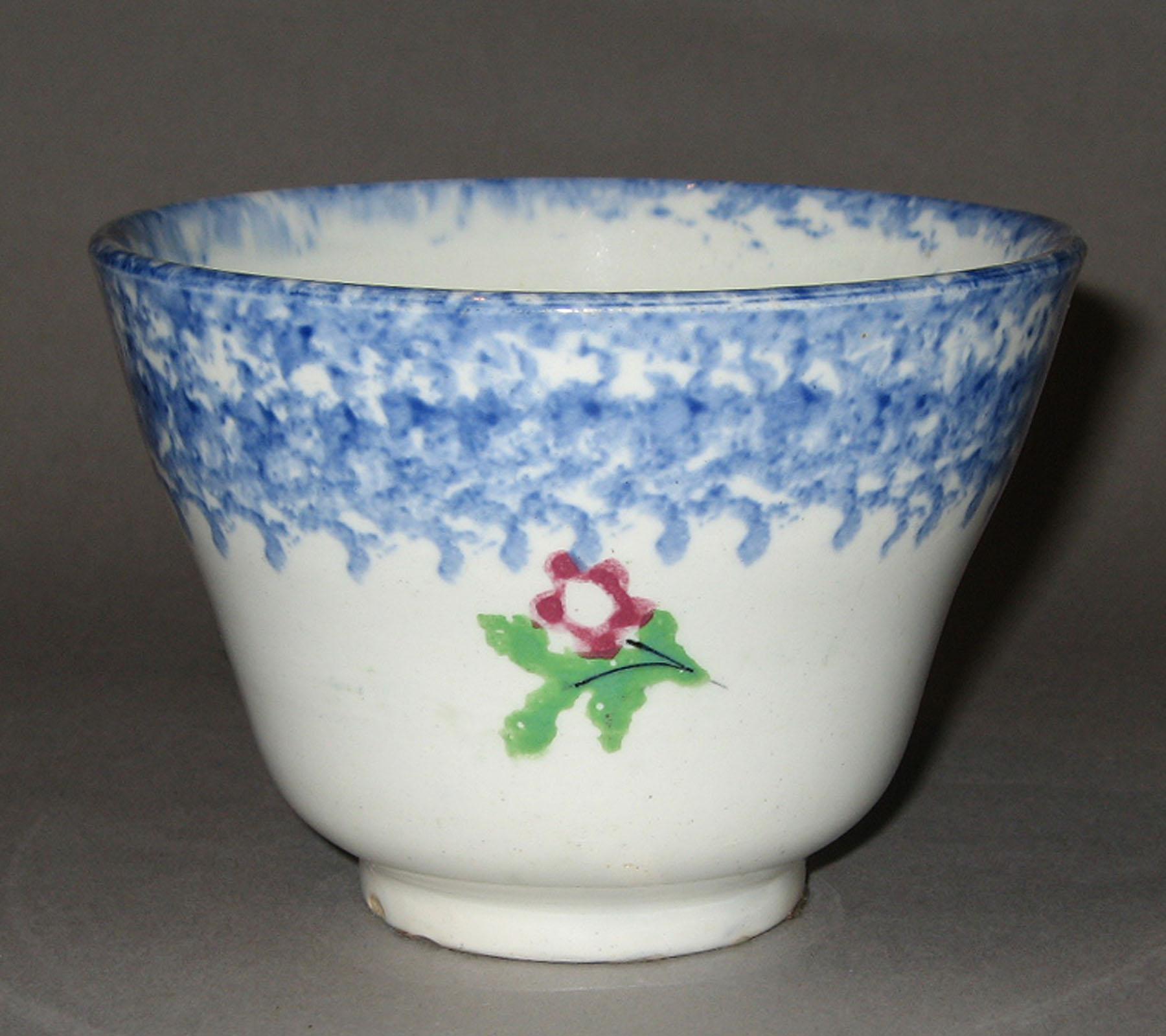 1963.0595.003 Spatterware teabowl