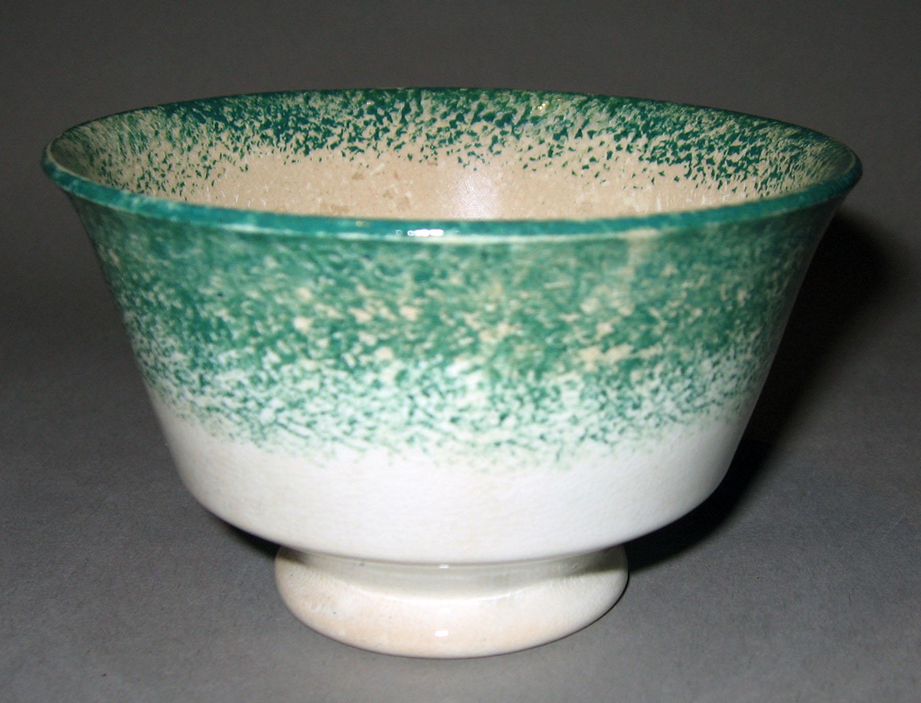 1963.0598.003 Spatterware tea bowl