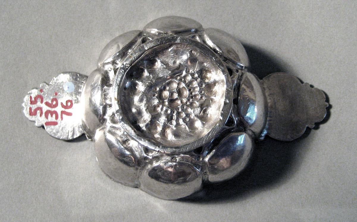 1955.0136.076 Silver Porringer underside