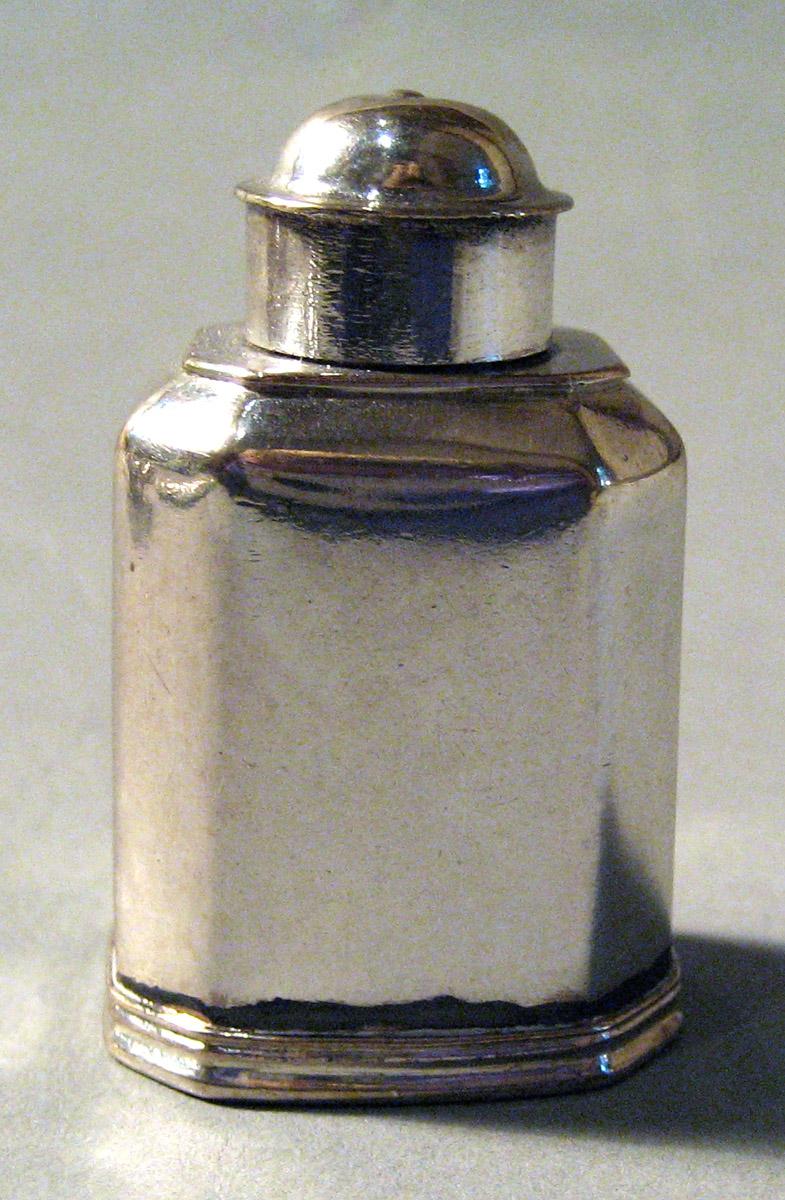 1955.0136.077 Silver Tea Cannister side 2