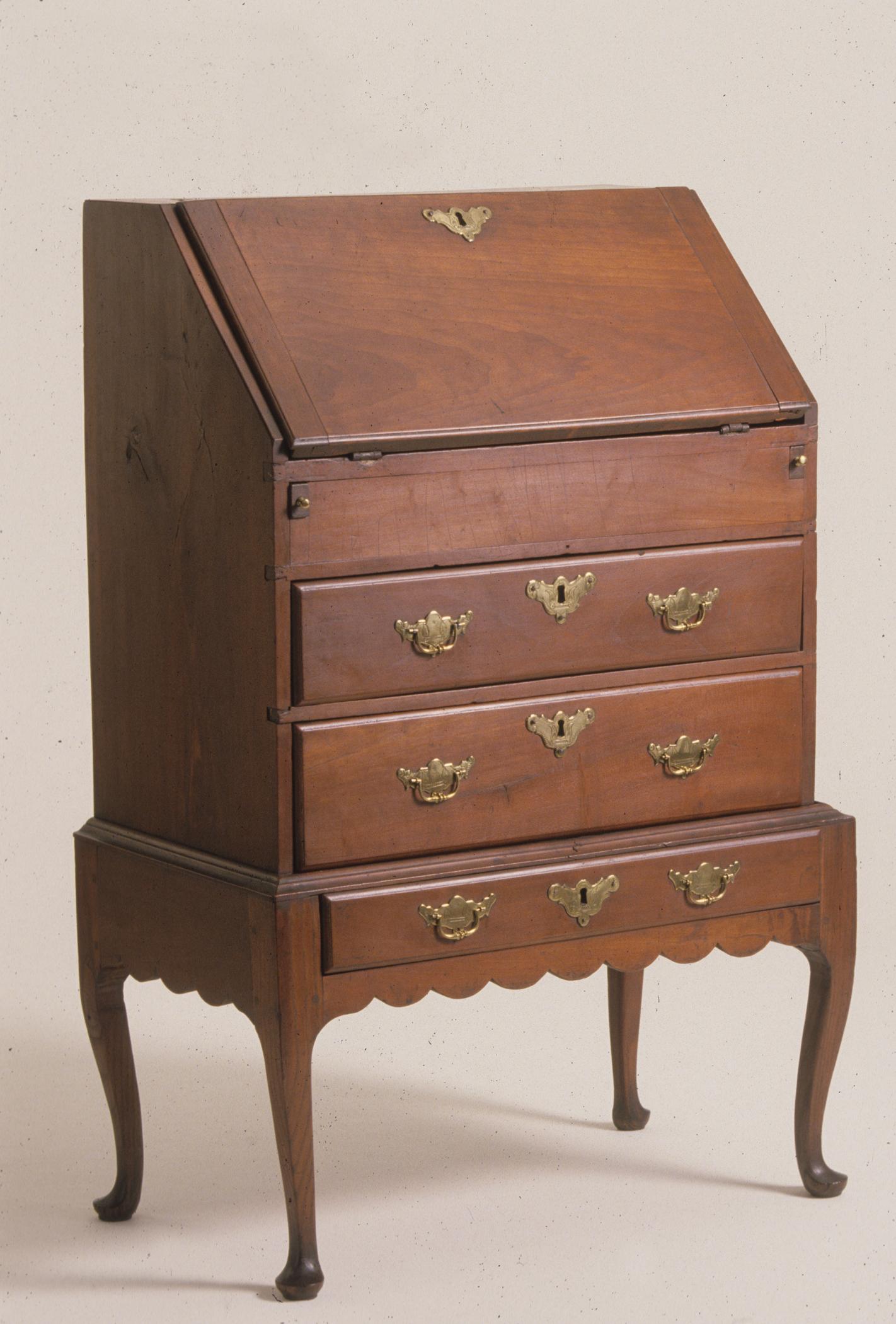 1963.0618, Desk/Desk on frame, view 1